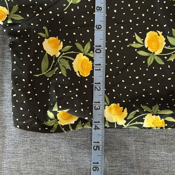 Boohoo Women’s Size 14 Yellow Floral Shrug - Picture 5 of 7